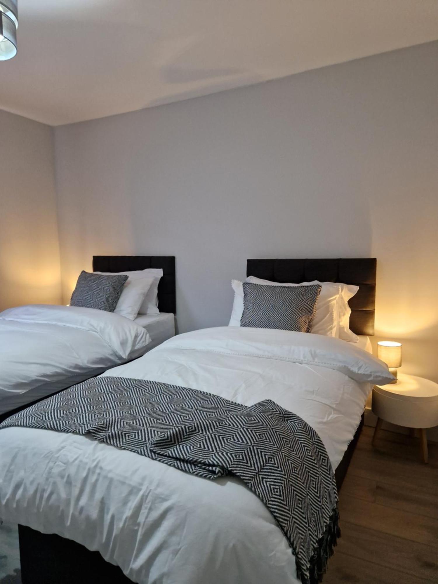 Stylish 2 Bed Home- Short Walk To Tottenham Stadium/Stations London Ngoại thất bức ảnh