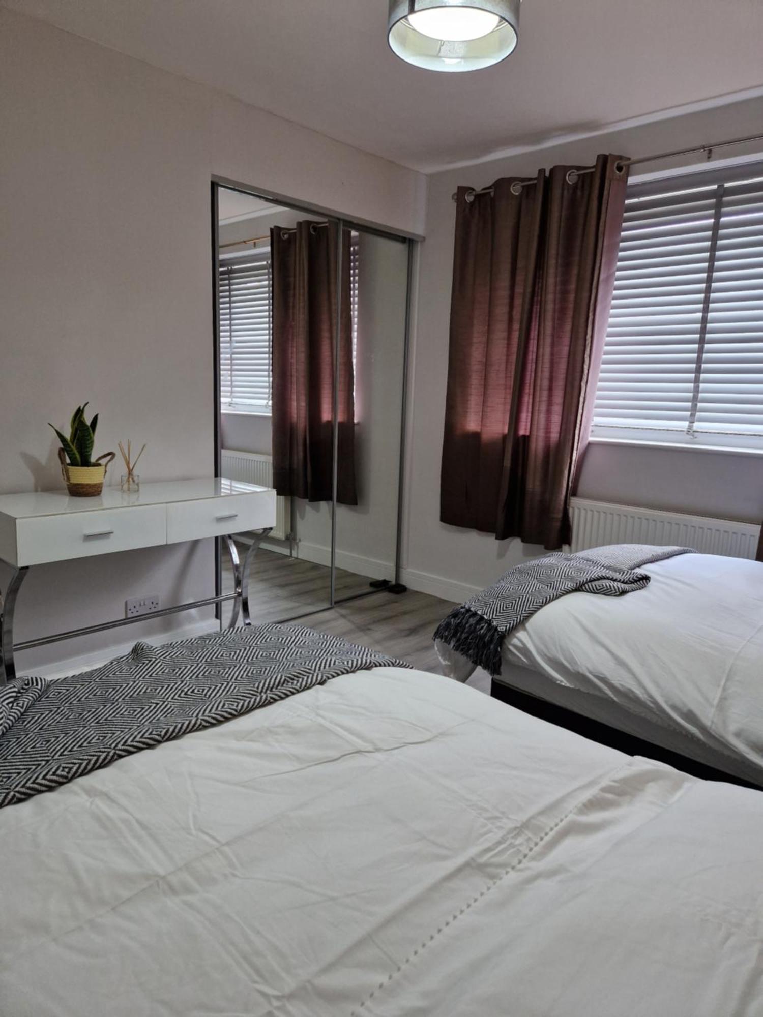 Stylish 2 Bed Home- Short Walk To Tottenham Stadium/Stations London Ngoại thất bức ảnh