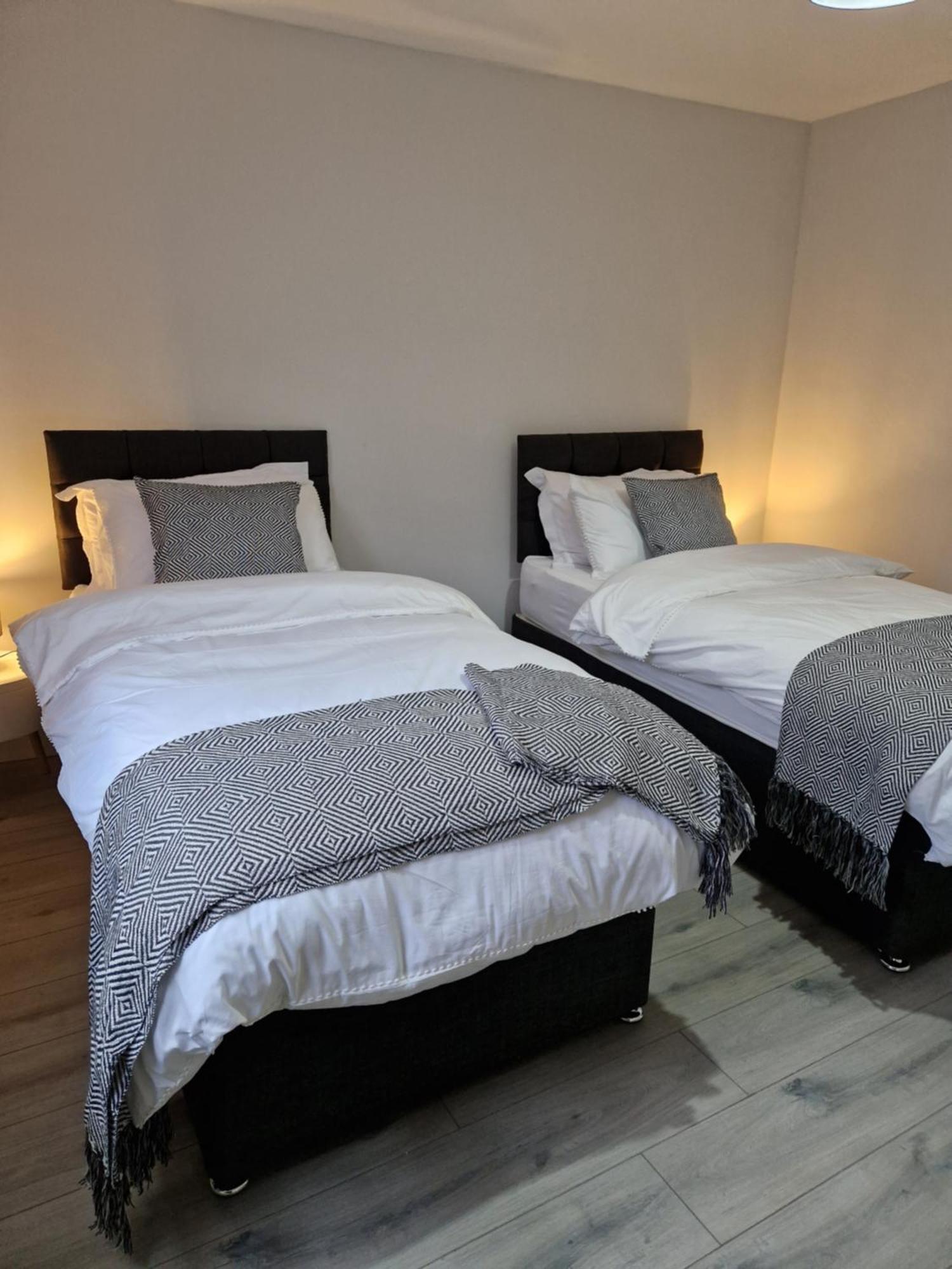 Stylish 2 Bed Home- Short Walk To Tottenham Stadium/Stations London Ngoại thất bức ảnh